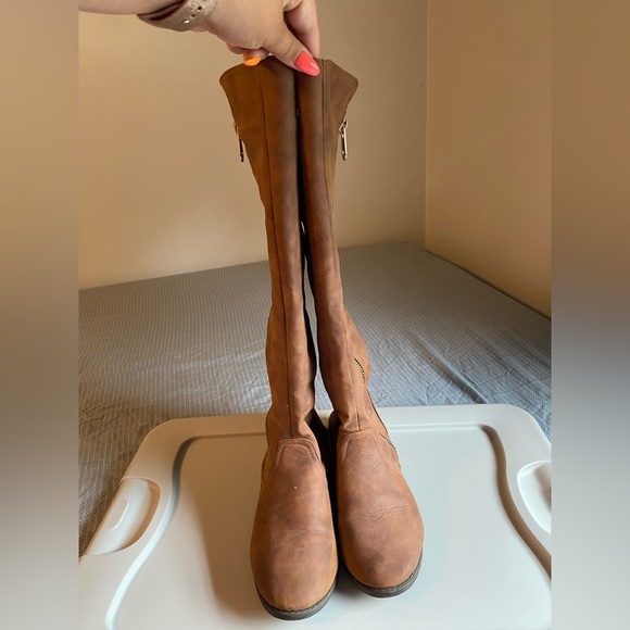 Boots - Picture 2 of 5